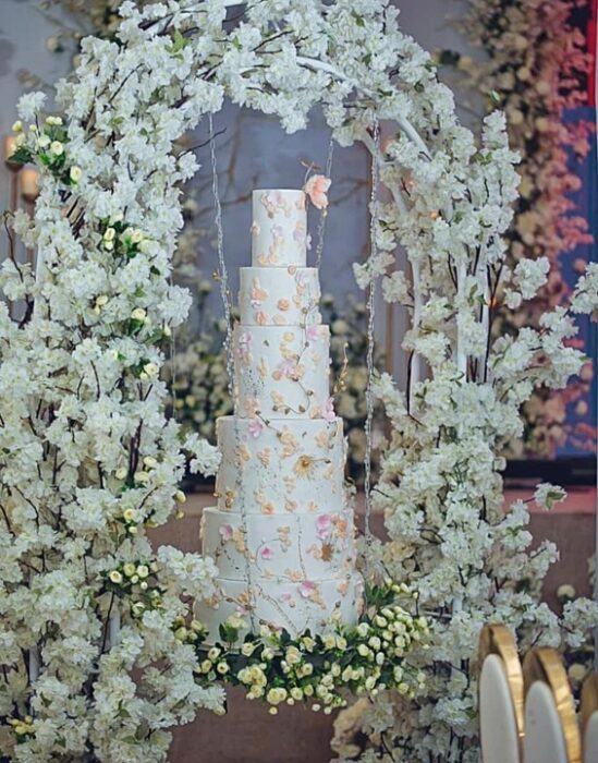 Heladodelicia-Floral-Cake-featured-on-OmaStyle-Bride.jpeg