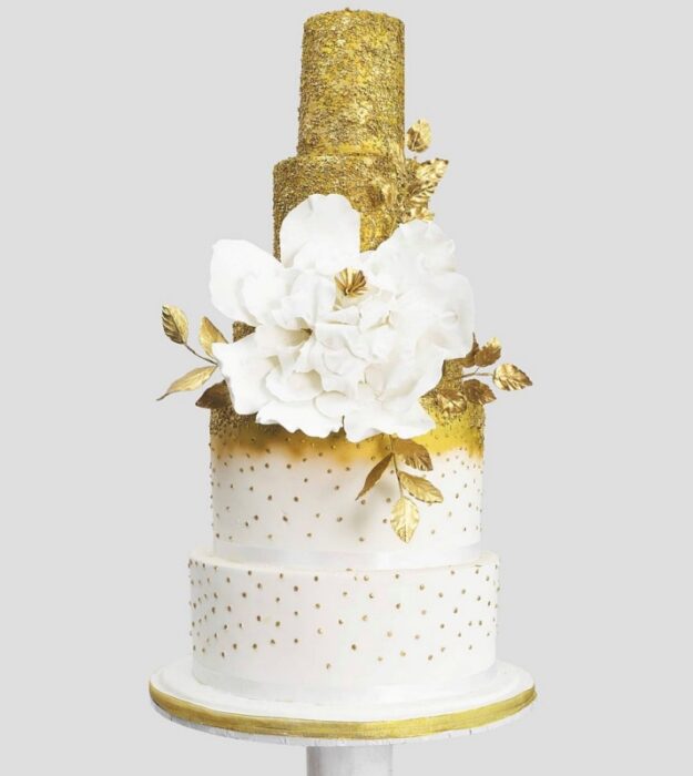 Heladodelicia gold spot floral cake -featured on OmaStyle Bride
