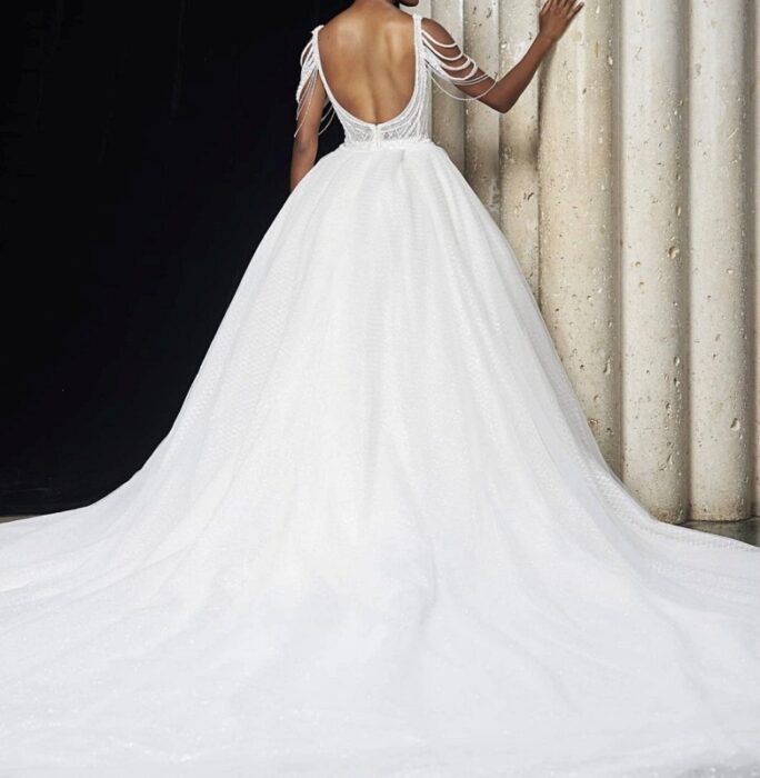 Style Elizabeth backview-OmaStyle Bride Designer feature