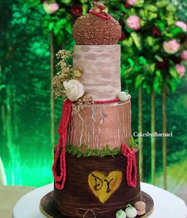 Beautiful Traditional Wedding cakes feature 2022