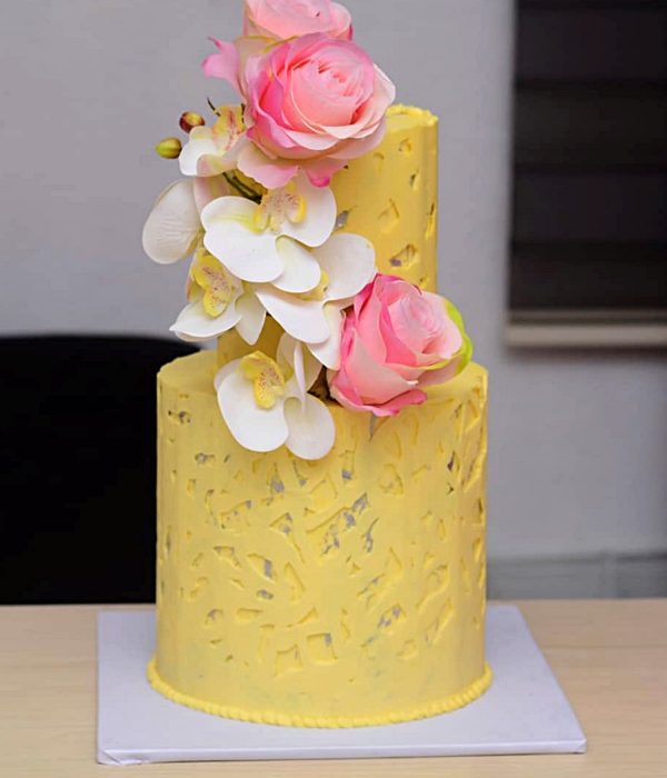 minimalist wedding cake -omastylebride.com