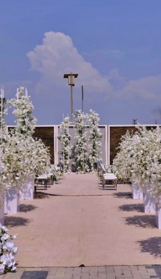Nini & Tolu white wedding ceremony