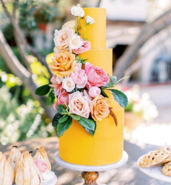 Ruze Cake House yellow cake inspo.